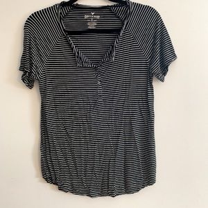 American Eagle soft and sexy short sleeve Henley size medium never worn